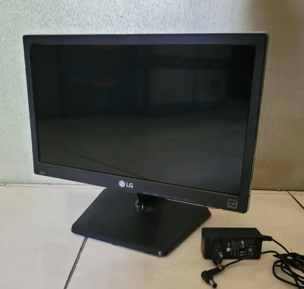 Dijual Monitor Led LG 16 in 16M37A mulus bersih . Normal . Hitam