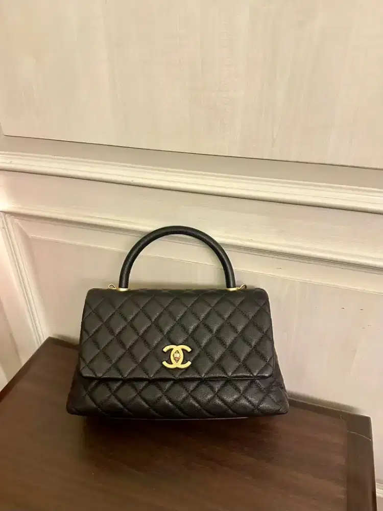 CHANEL coco handle medium caviar black GHW