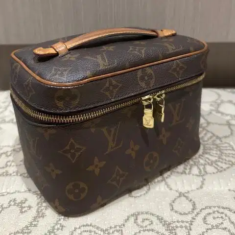 Lv mini bag preloved
