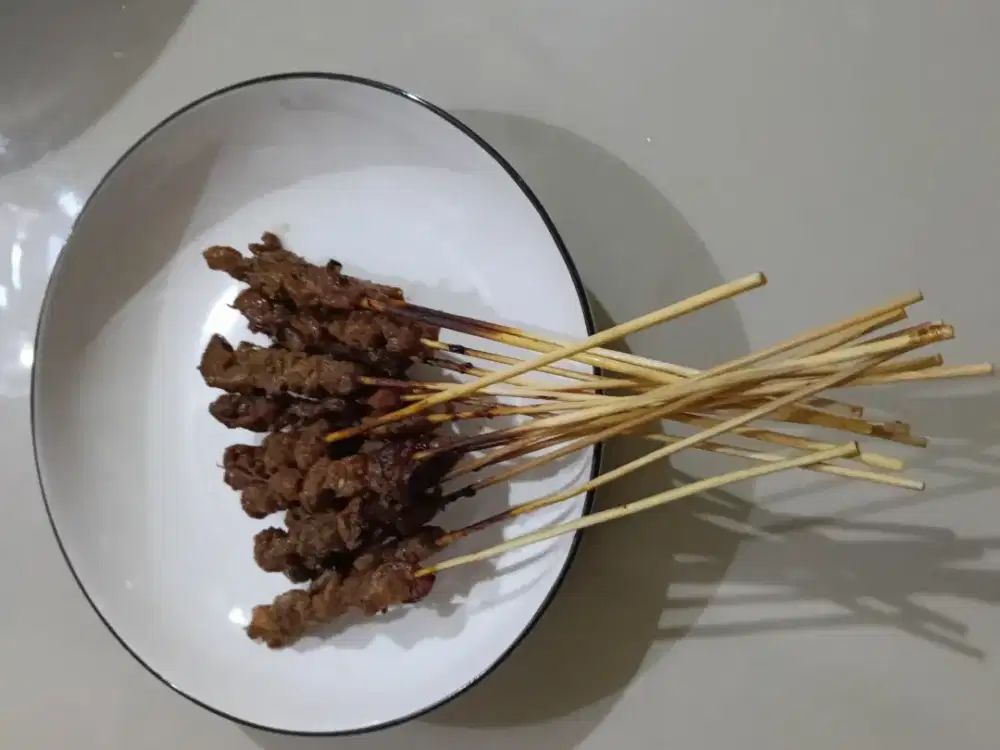 dibutuhkan pria atau wanita untuk jaga lapak sate