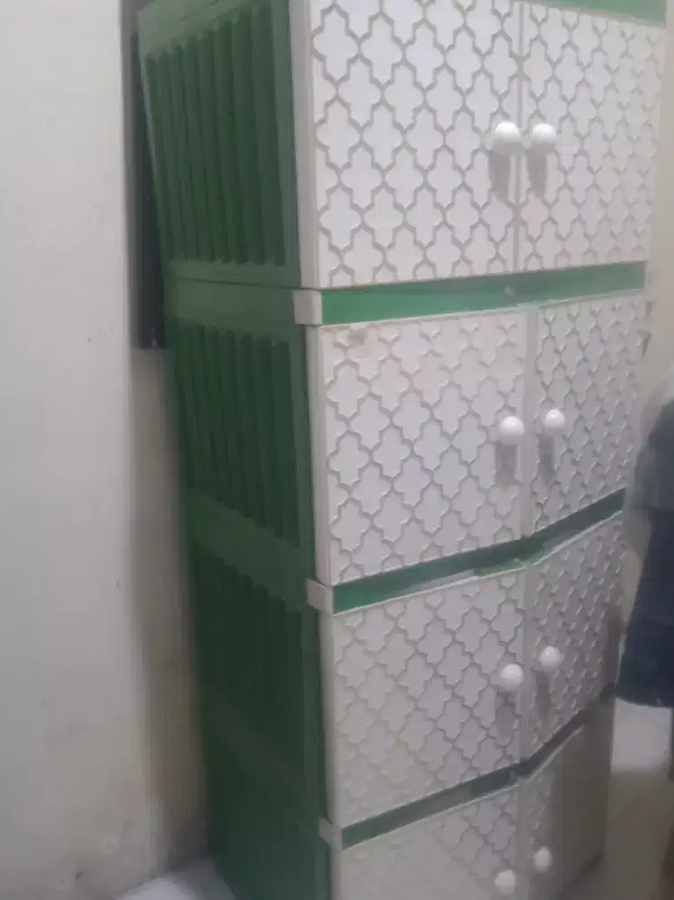 Lemari pakaian pelastik 4 pintu msh ok x y