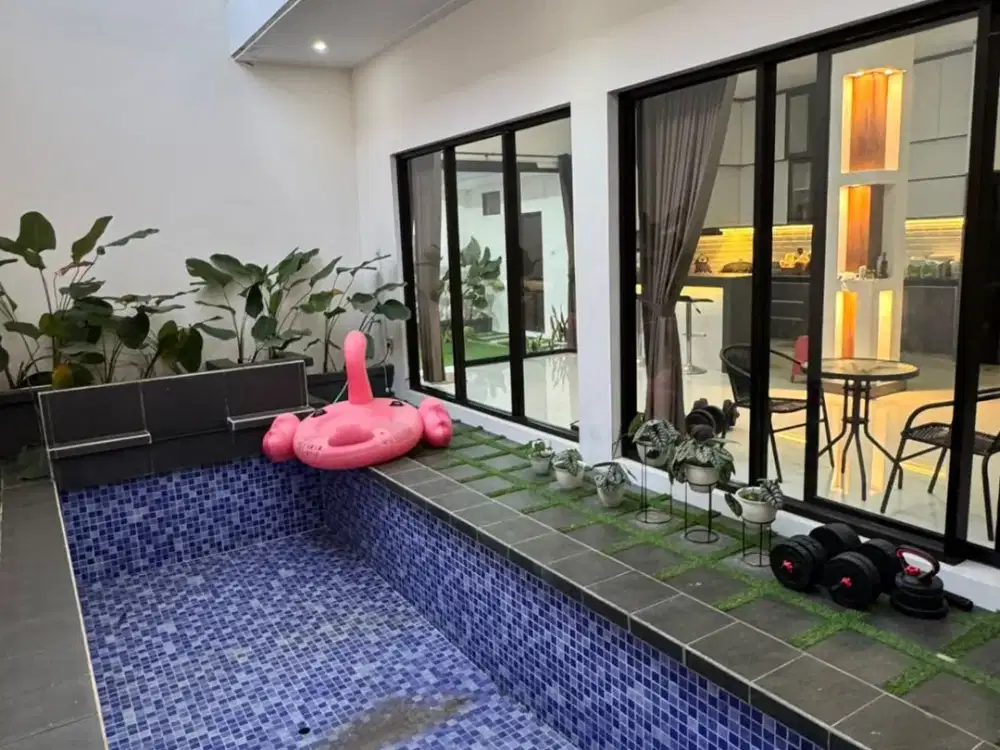 Dijual rumah mewah 2 lantai full furnished, ada Kolam renang, Kolam Koi Lokasi Bolawen Tlogoadi, 5 menit RSA UGM ringroad utara