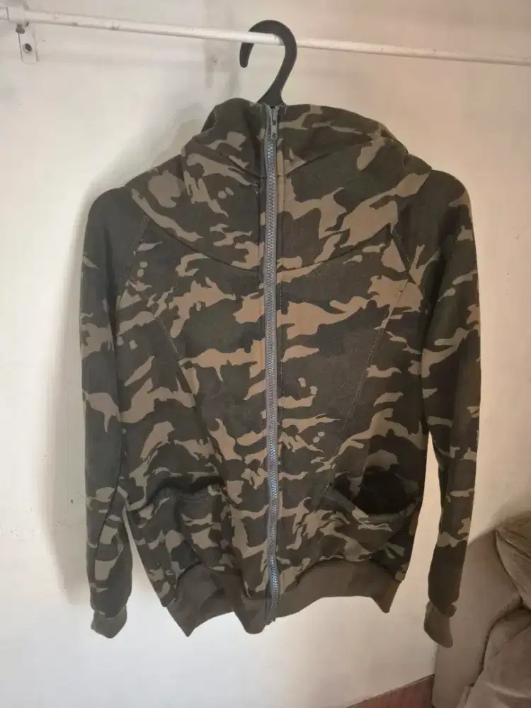 Hoodie/jacket/jaket camo model harajuku model unik..like new..size L