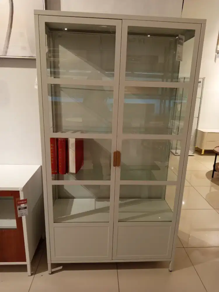 Lemari kaca (bisa cicilan)