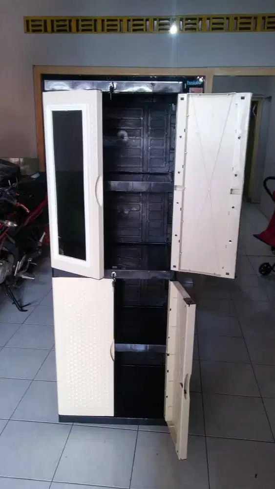 lemari diva nini kaca