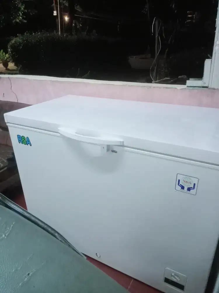 Di jual frezzer box merk RSA kapasitas 310 liter NORMAL DINGIN BEKU