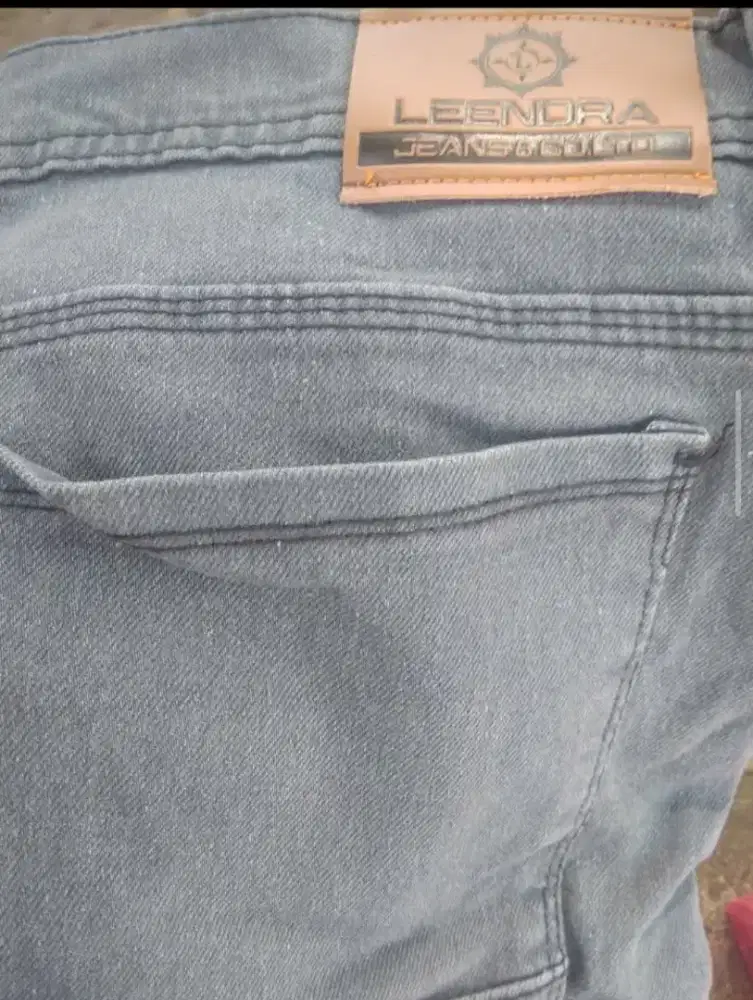 Levis lentur size 38 kecil