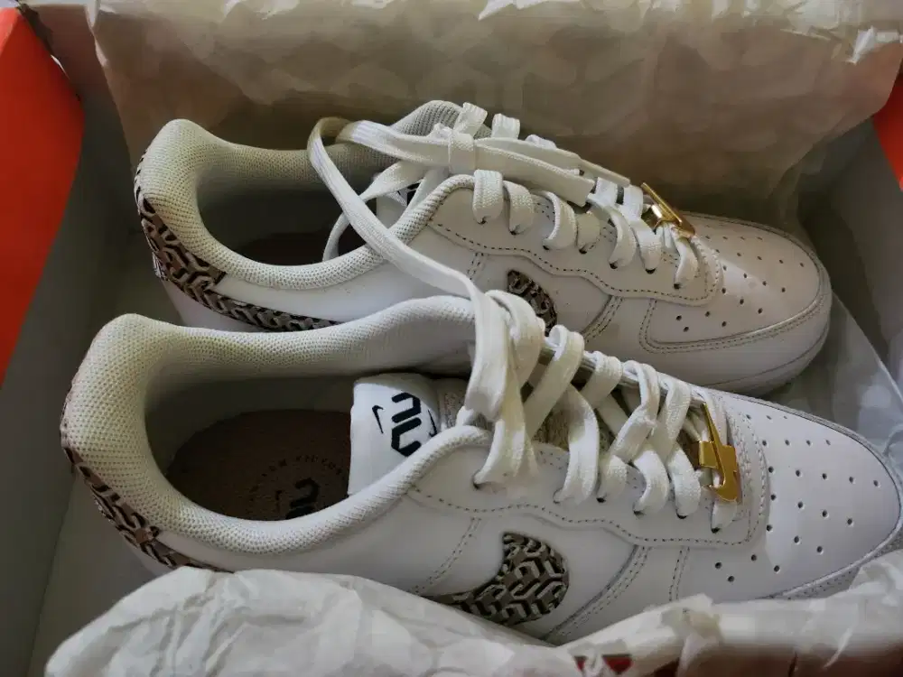 Jual Sepatu Sneaker Nike WMNS Air Force 1 LX – White