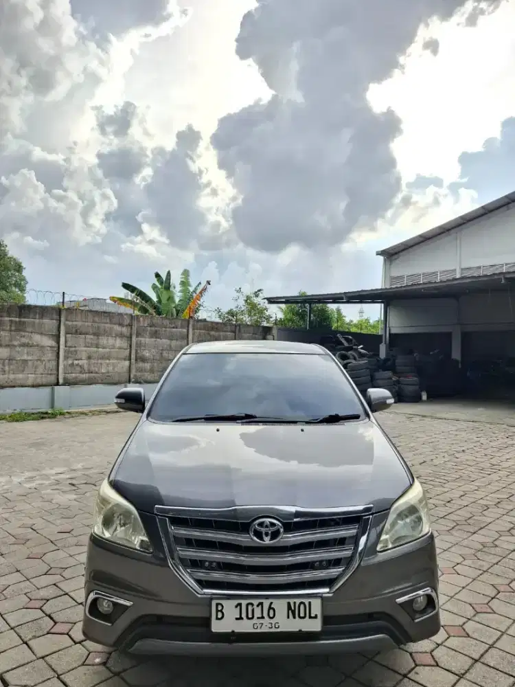 Innova 2015 V luxury bensin matic. Km 128rb antik