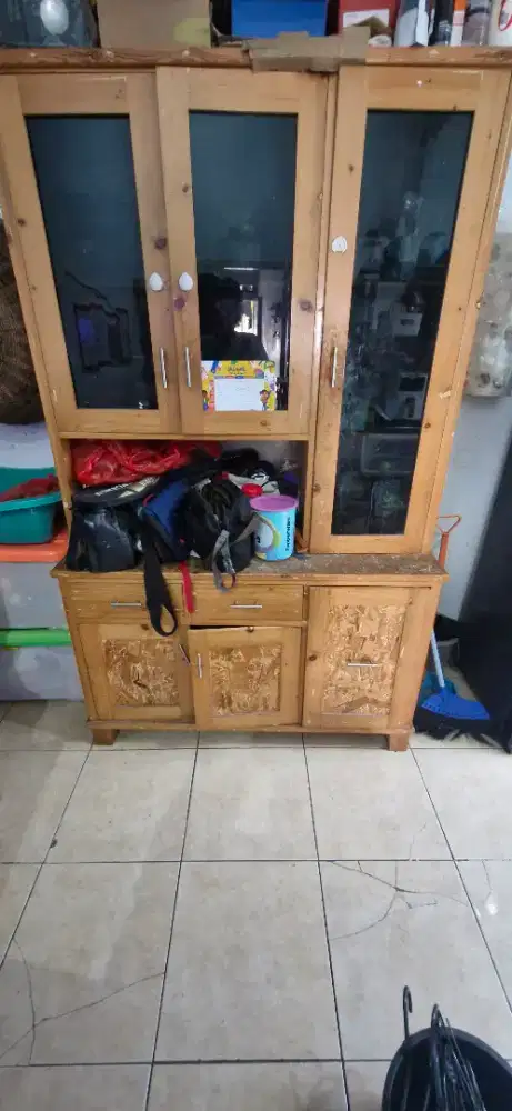 LEMARI PENYIMPANAN KACA