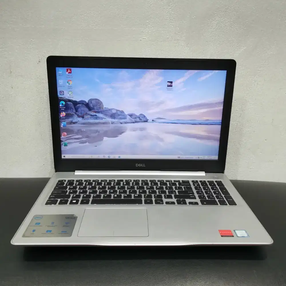 Laptop Dell inspiron 15 5000 series Core i7 - 8550U RAM 16GB SSD 128GB