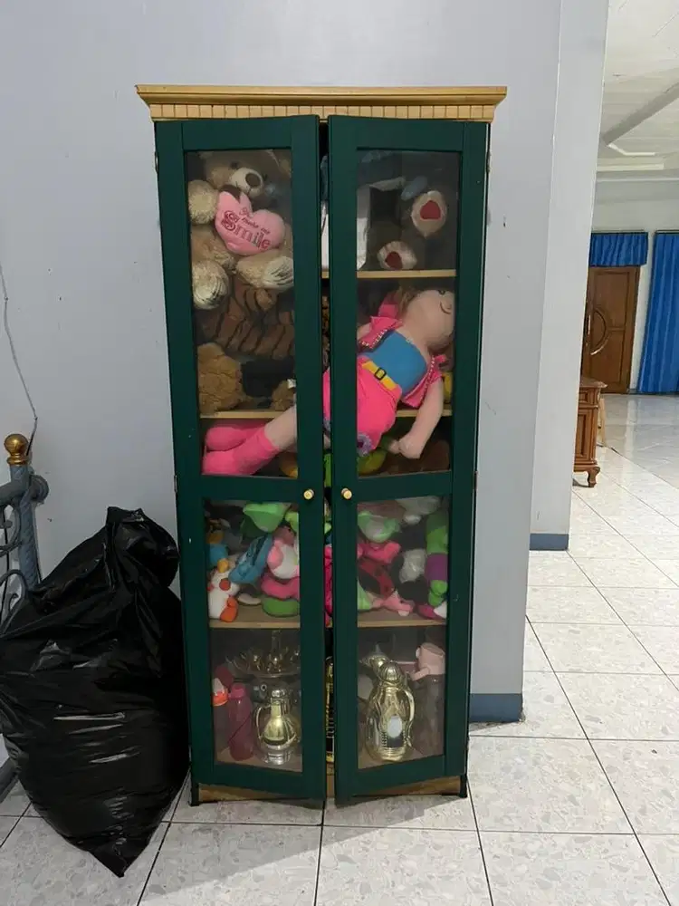 Dijual lemari kaca olympic