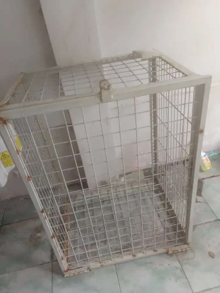 Kandang/kerangkeng AC outdoor bekas normal