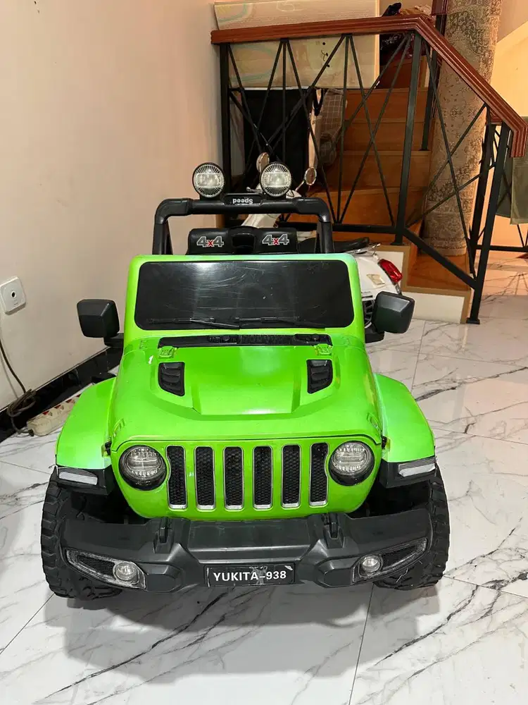 Dijual Cepat Mainan Mobil AKI Jeep 4 WD