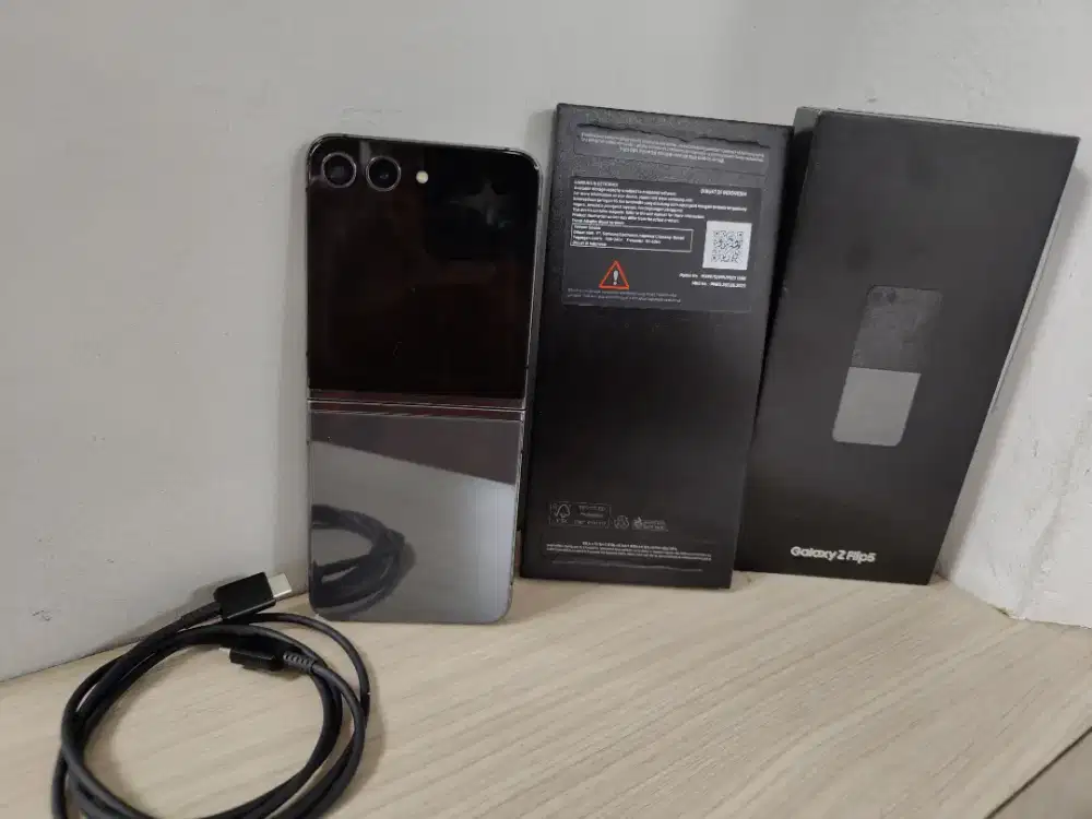 Samsung z flip 5 5g ram 8/256