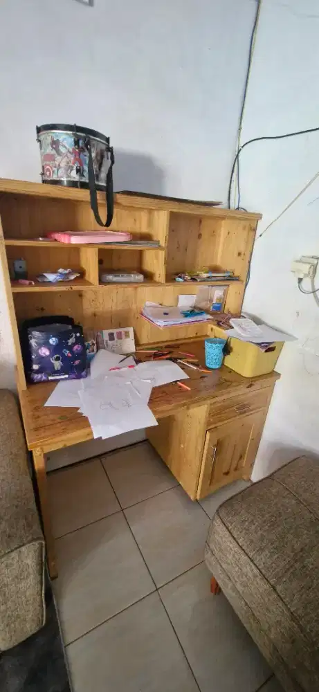 Meja belajar kayu