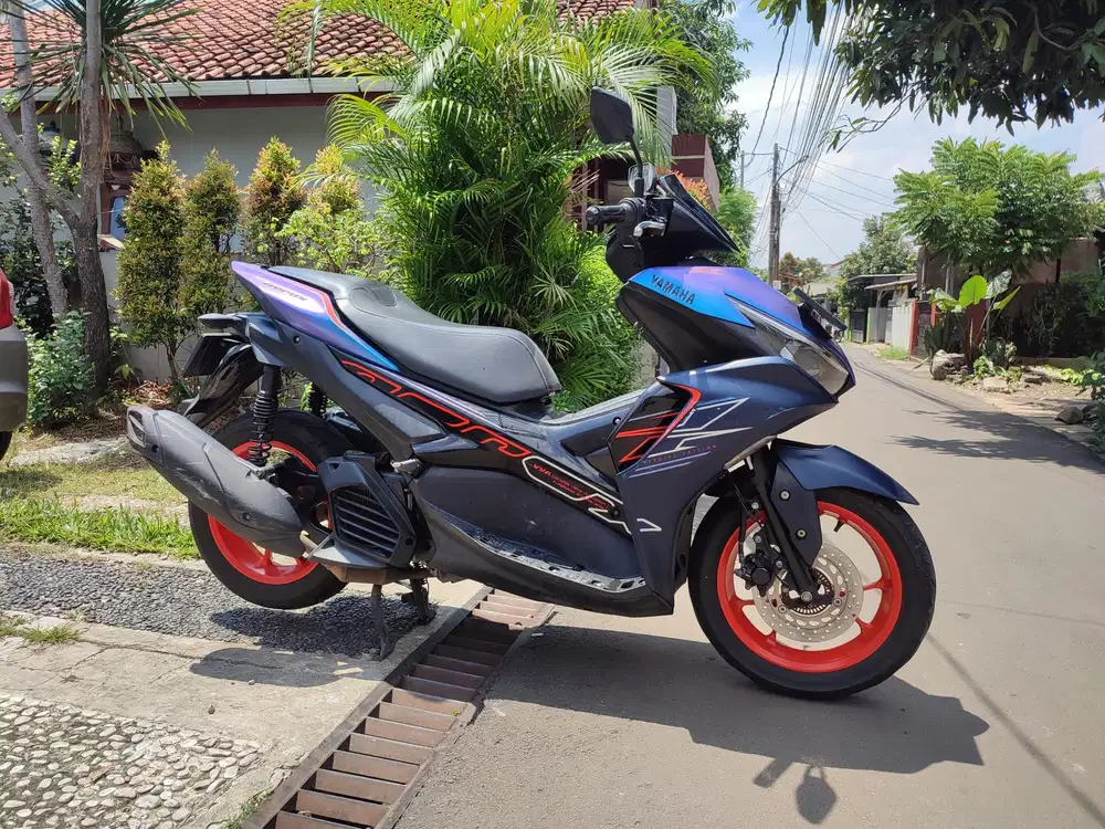 YAMAHA AEROX CYBER CITY 2022