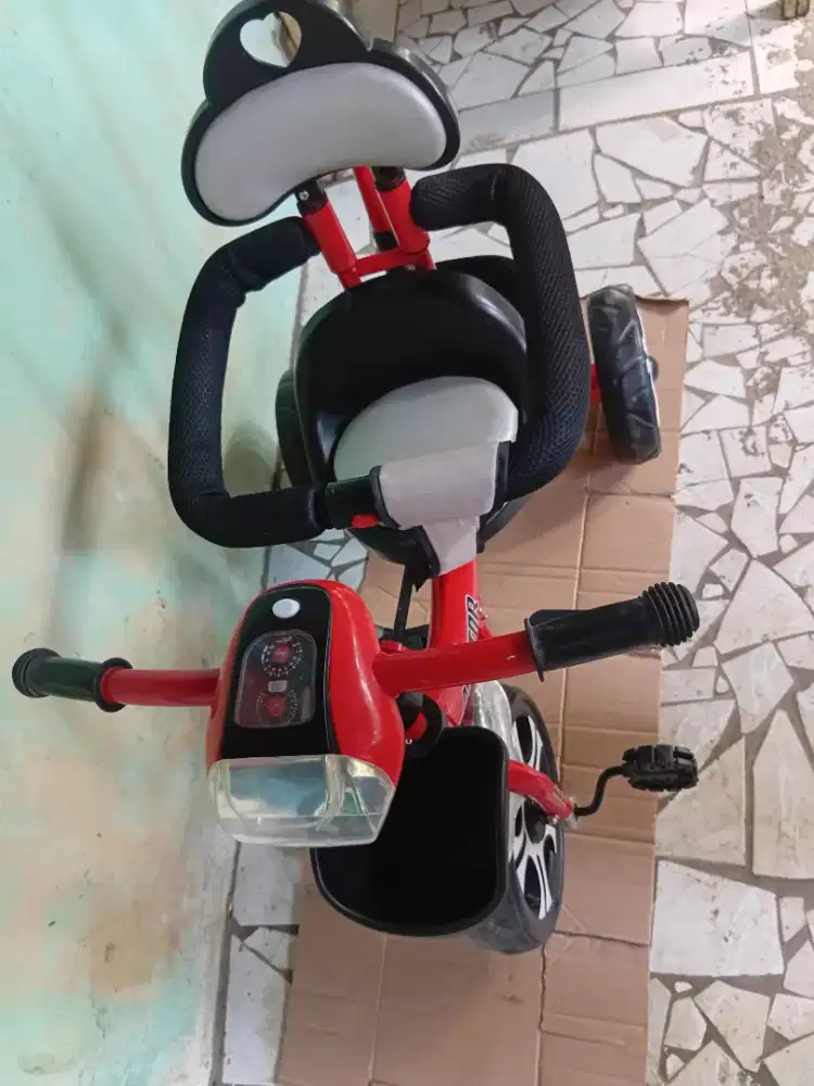 Sepeda Roda 3 dengan tongkat kemudi