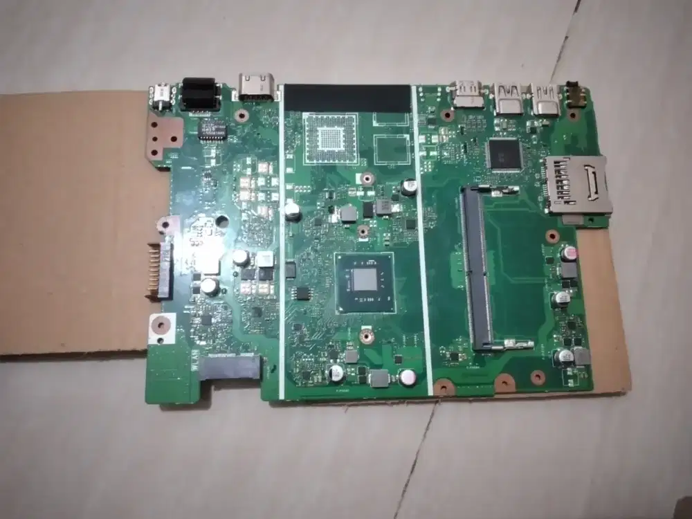 Laptop ASUS X441M (MOBO matot)