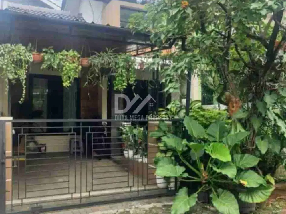 Rumah dijual depan taman di Graha Raya Tangerang