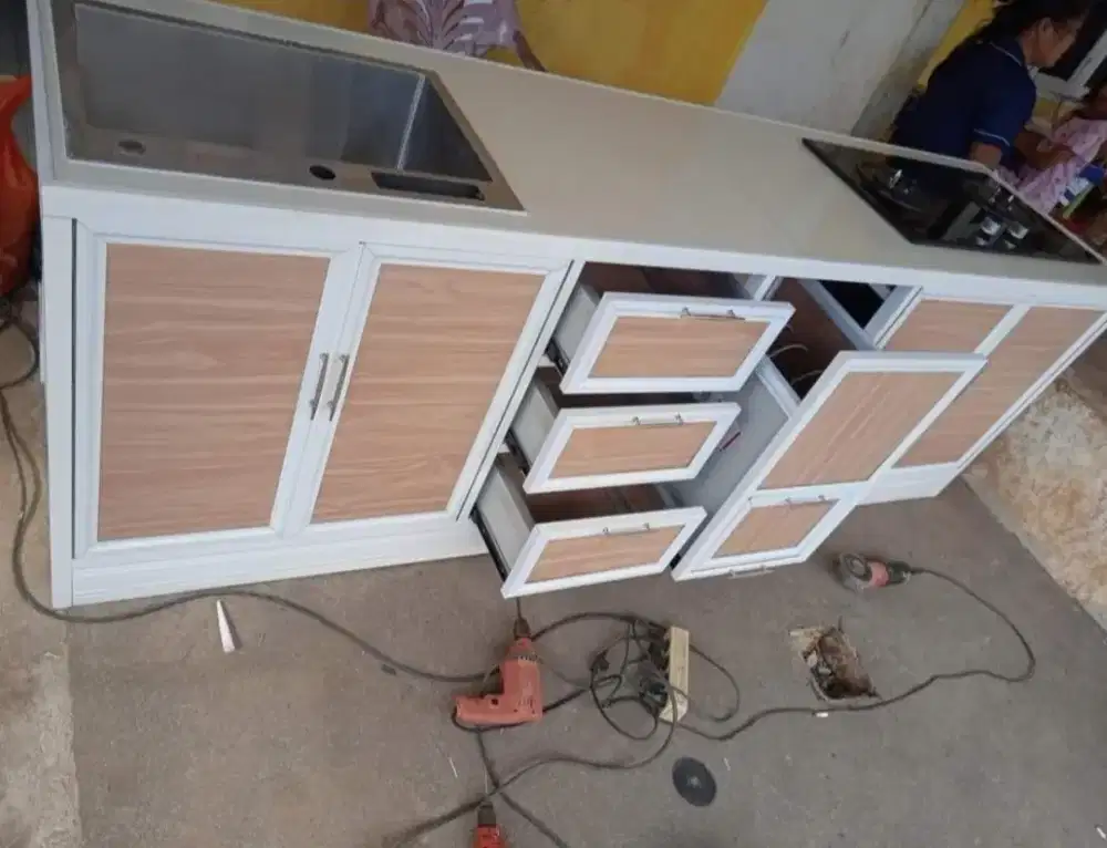 Jasa pembuatan kitchen set alumunium