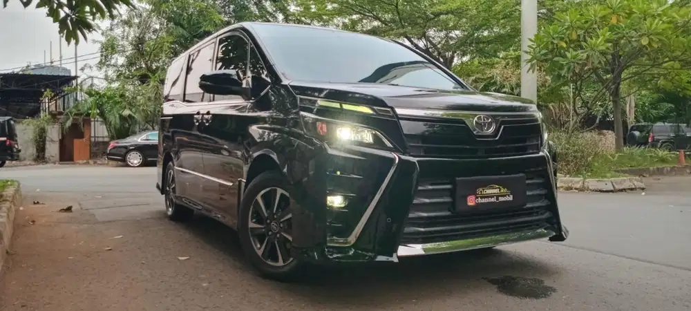 TOYOTA VOXY 2.0 2018 BLACK