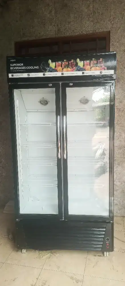 Showcase aqua dua pintu