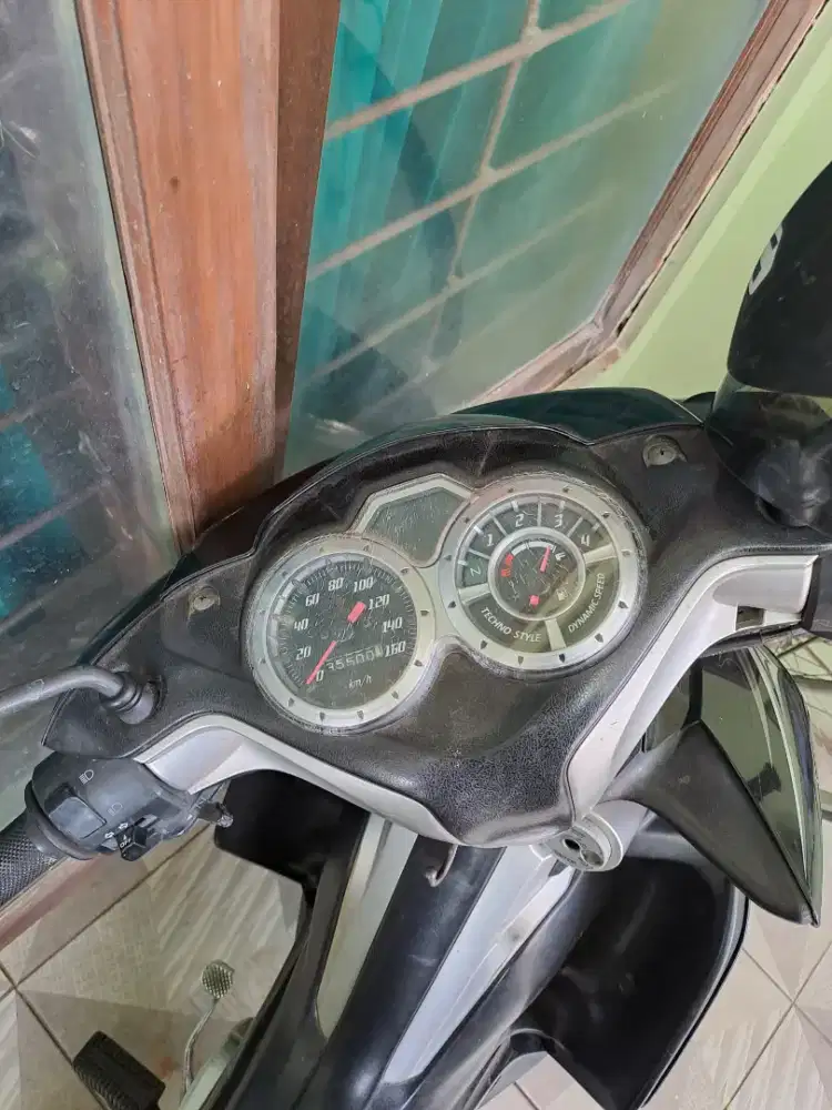 DIJUAL JUPITER Z, WARNA HITAM, SILINDER 115 CC, TAHUN 2011