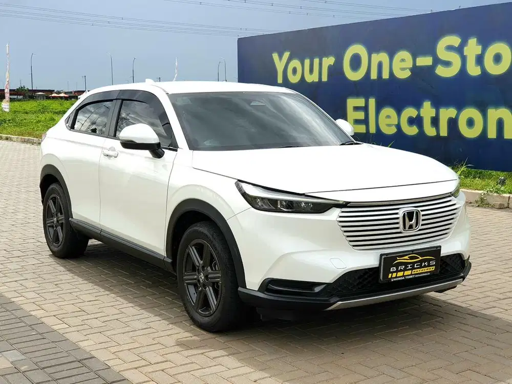 Hrv E cvt 2022 low km very good condition