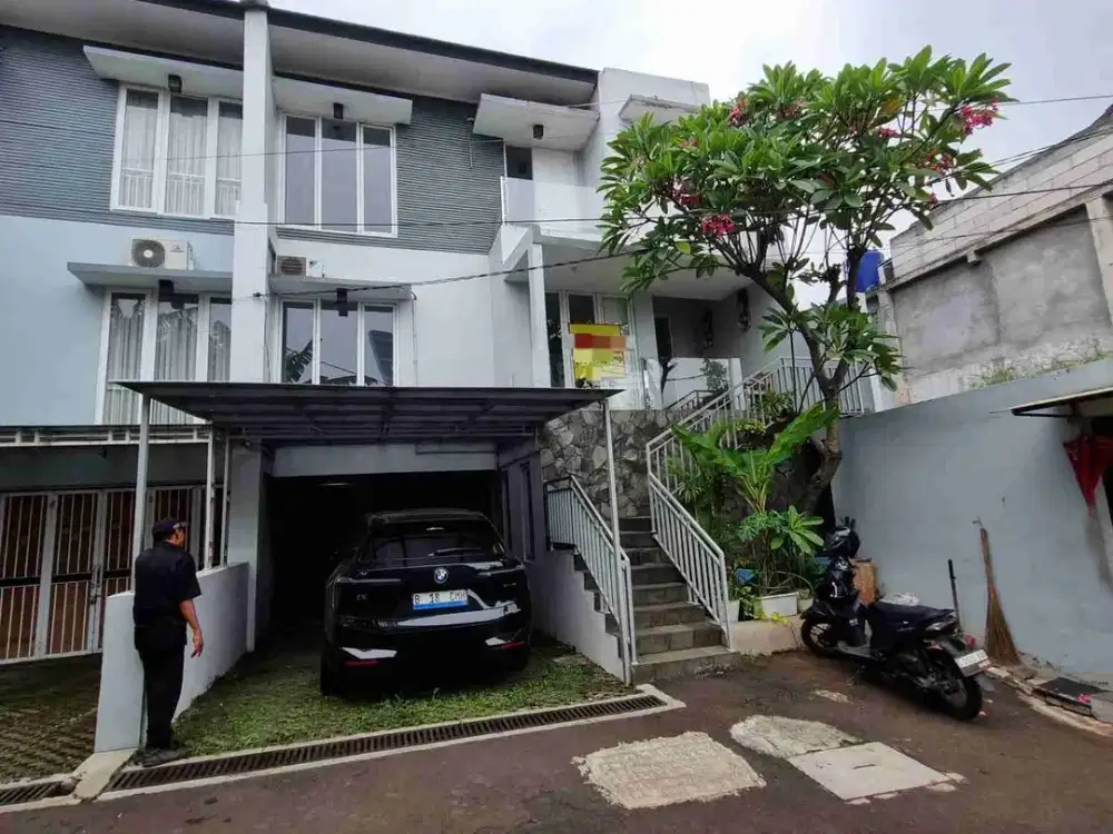 Rumah 3 Lantai di Townhouse Cilandak Jakarta Selatan