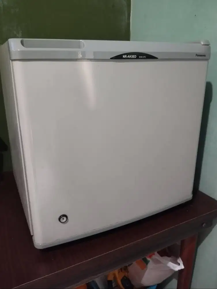 Kulkas mini panasonic NR-AK5ED