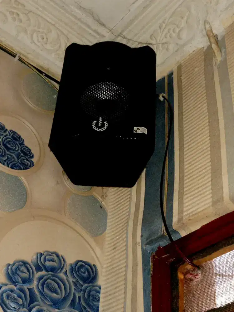 Speaker Sudut Merk Crimson