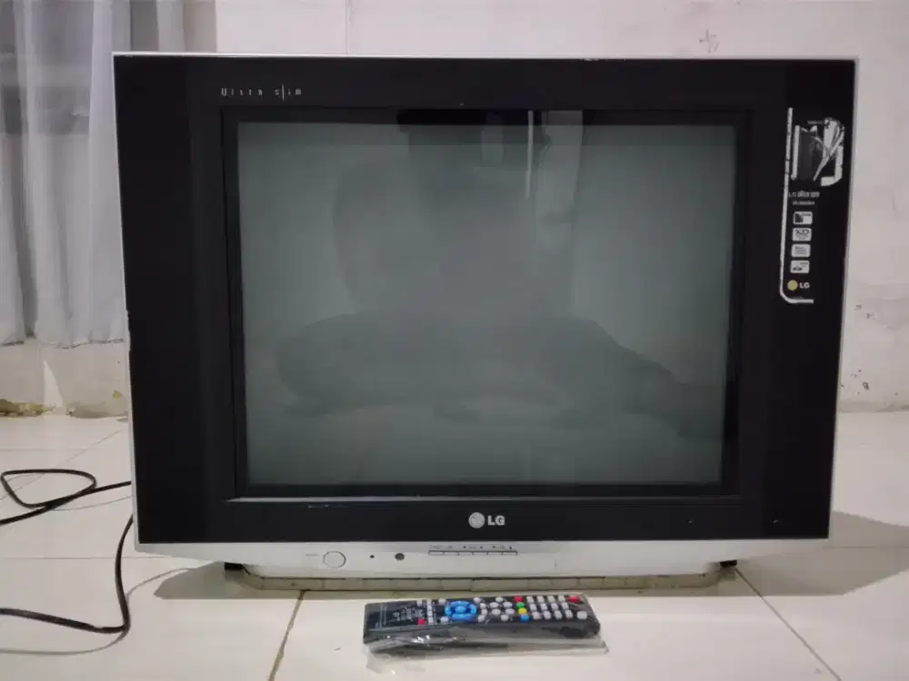 Masih mulus seperti baru lengkap remot TV LG 21 inci layar datar