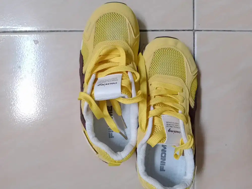 SEPATU COROLLA WARNA KUNING