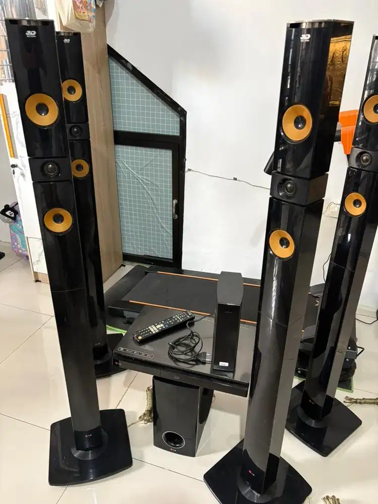 HOME THEATER LG 3D BLUERAY (WIRELES) lIKE NEW