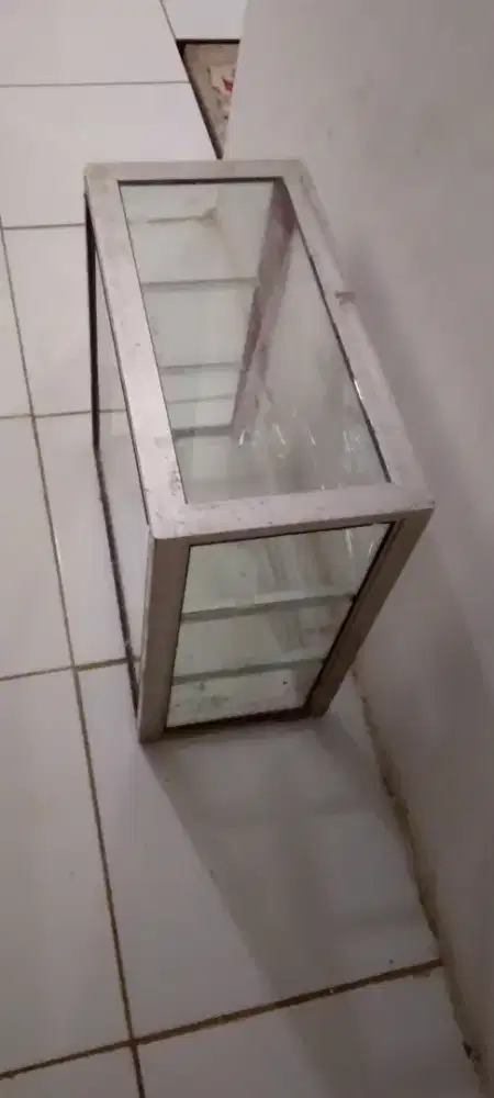 Dijual Etalase Kecil