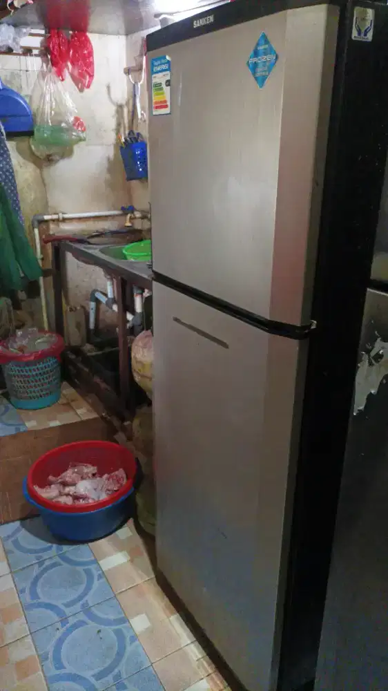Kulkas 2 pintu merk sanken