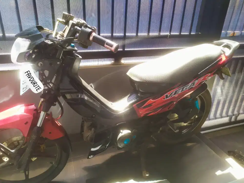 Jual yamaha vega R merah 2002 underbone ayago ss lengkap BPKB STNK