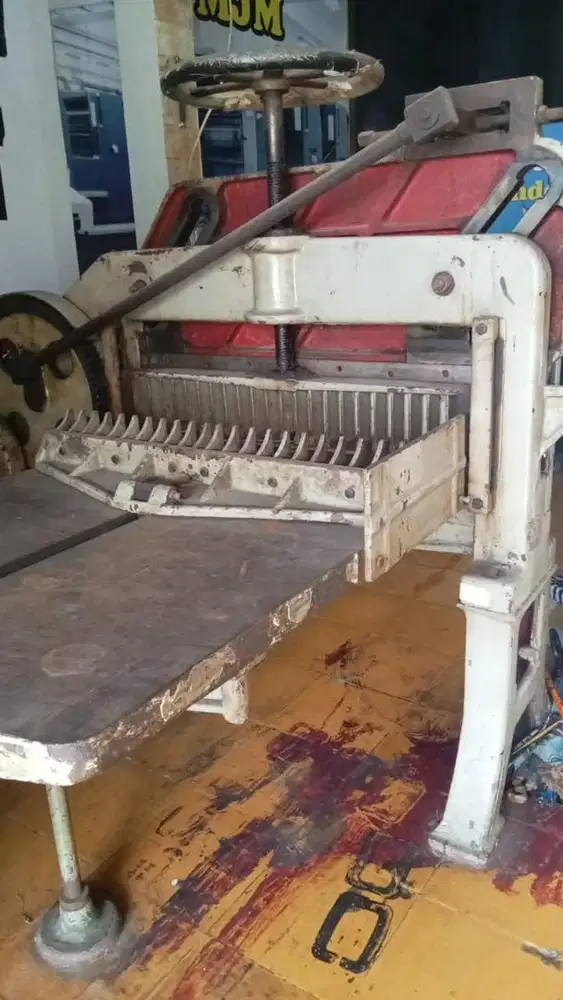 Mesin Potong Kertas DQ 201