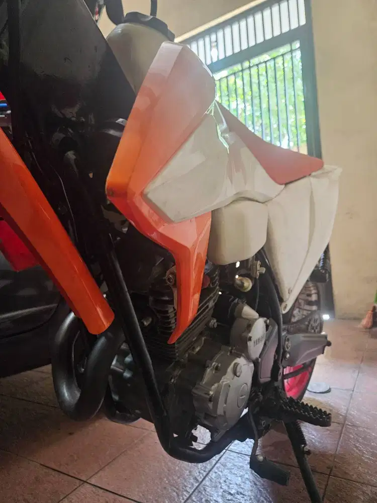 Scorpio Supermoto 2004