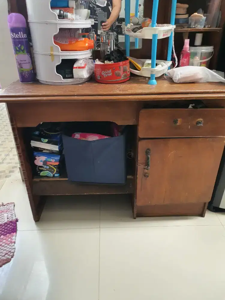 Meja rias kayu model lama