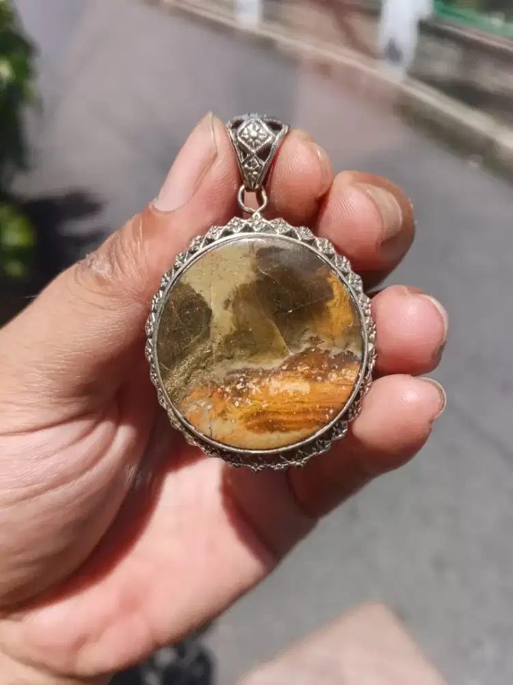 Liontin PANCAWARNA EDONG