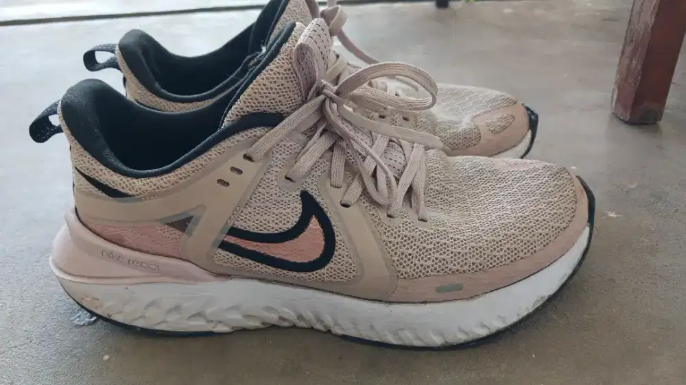 Sepatu Nike Jogging Wanita