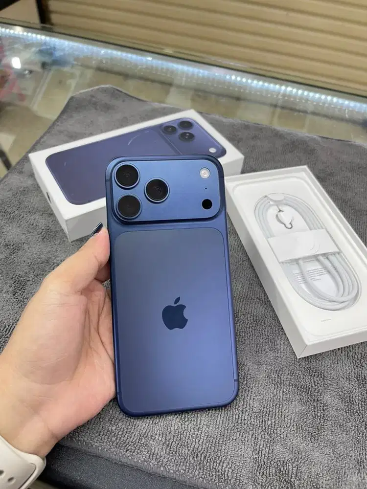 Iphone 17pro max 256 Blue Ibox On 27/10/2026 fullset