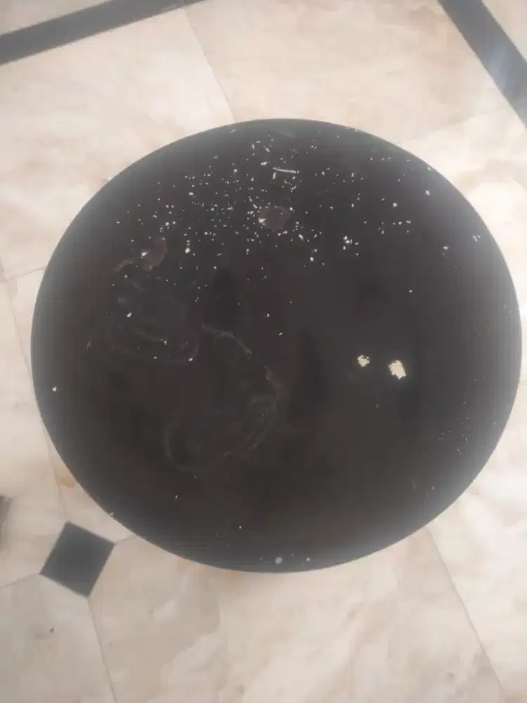 Meja bulat UK sedang