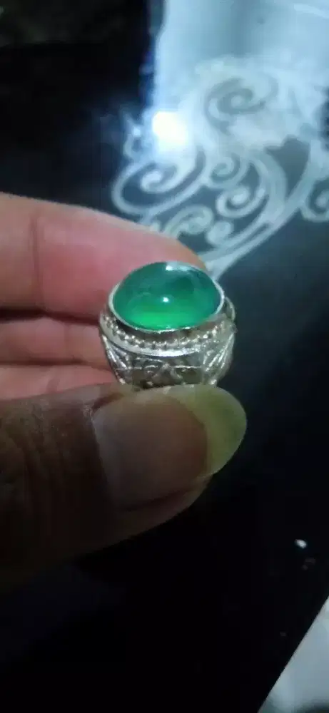 Batu green calsedon mirip bacan giwang