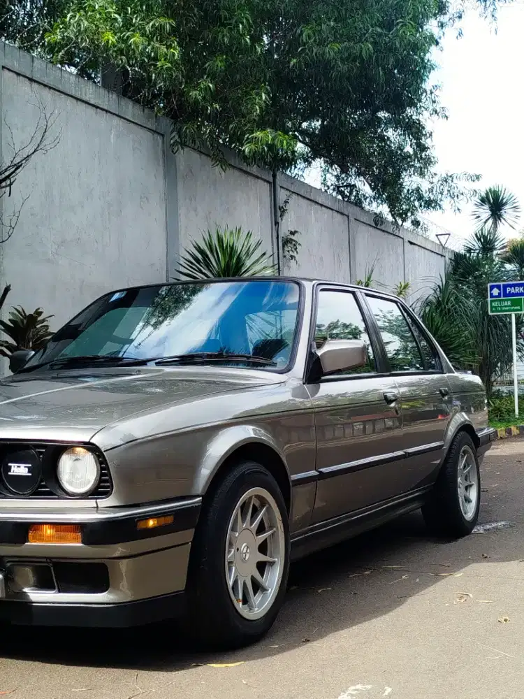 Jual BMW E30 th 1990