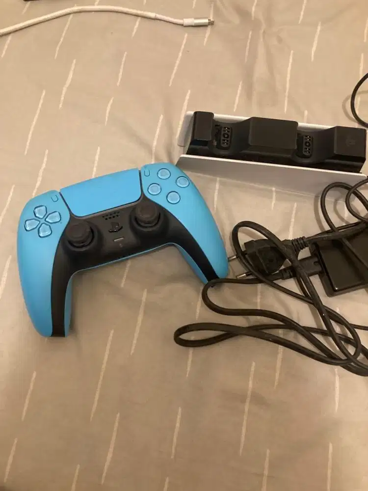 Stick PS 5 dan charger PS 5