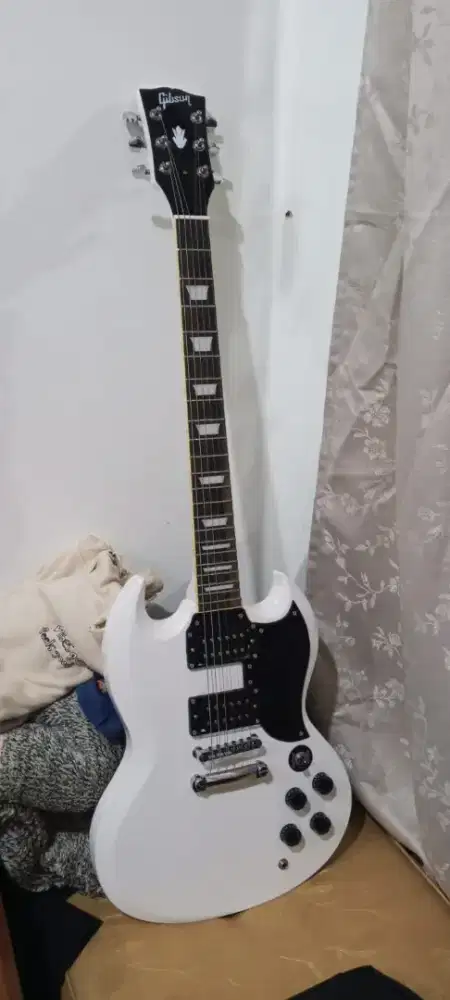 Gibson SG custom white