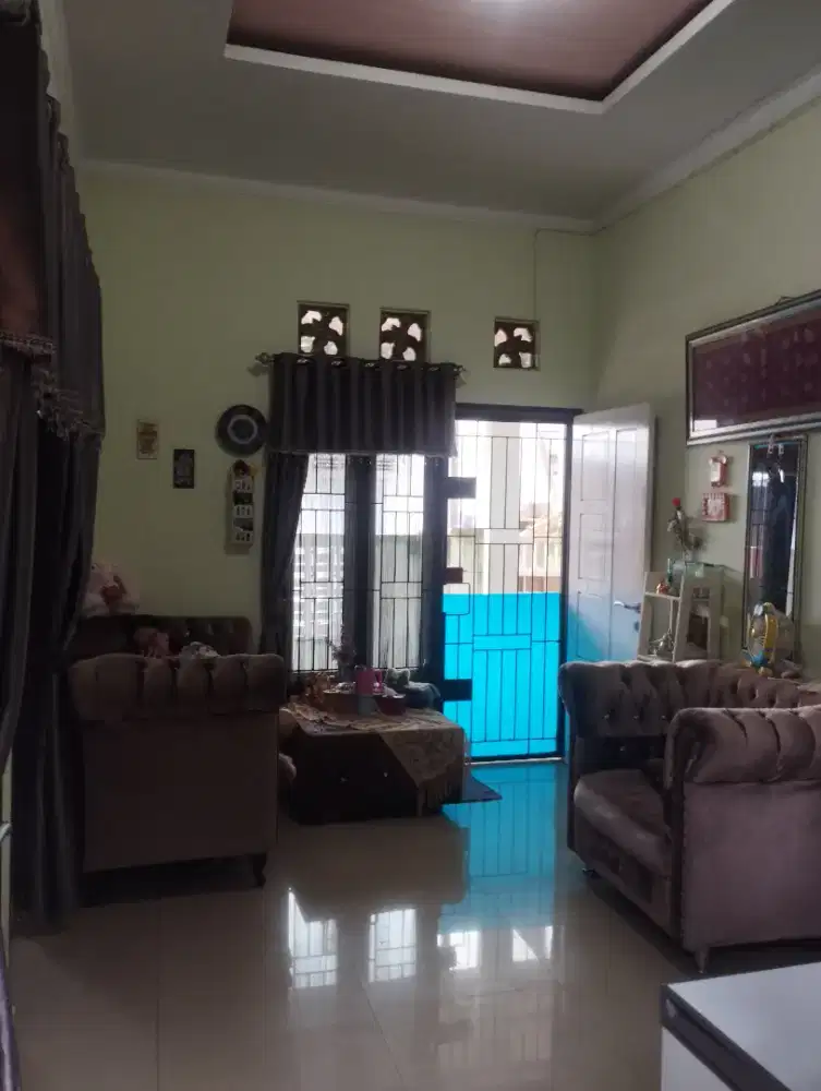 Bukit besar. Rumah di pusat kota Palembang